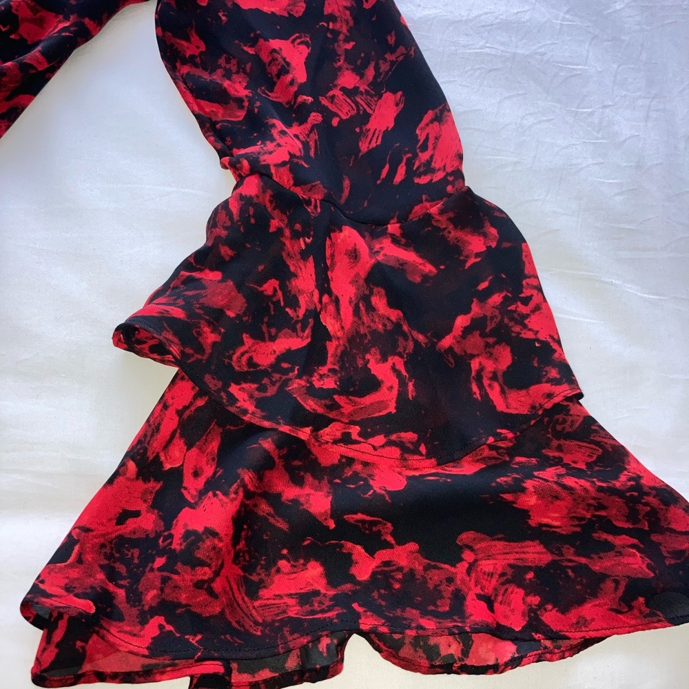 Elegant, flowy , knee high cocktail dress for sale. In perfect condition.